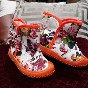 Toddler's Boot's size  21 ( 5 in half)